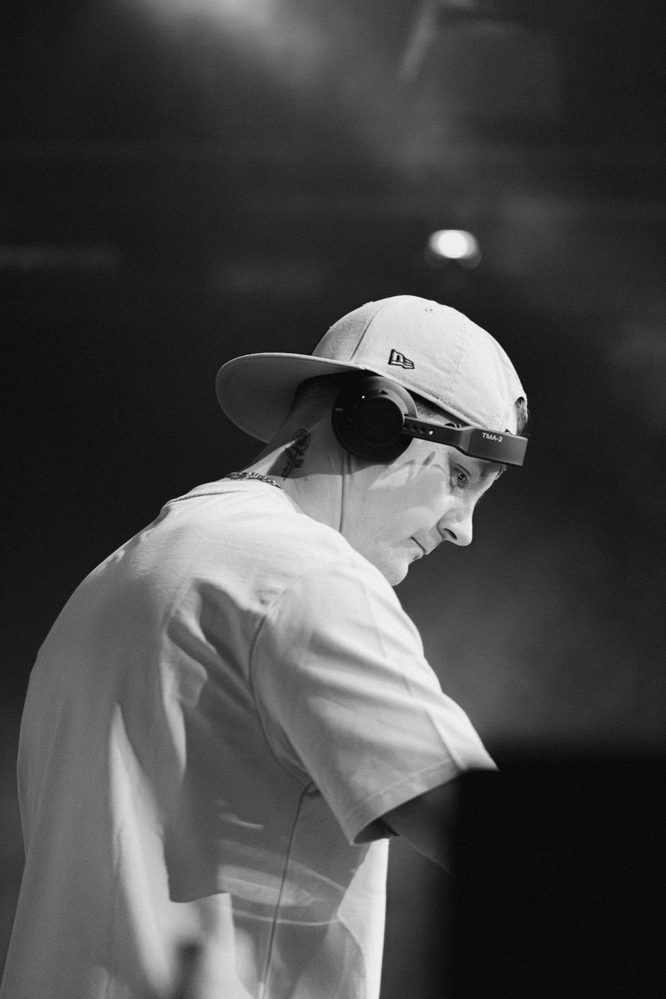 DJ na konsoli